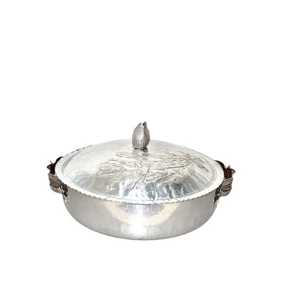 VTG Rodney Kent Hand Hammered Aluminum Bowl with Embossed Tulips & Tulip Handle - Picture 6 of 9